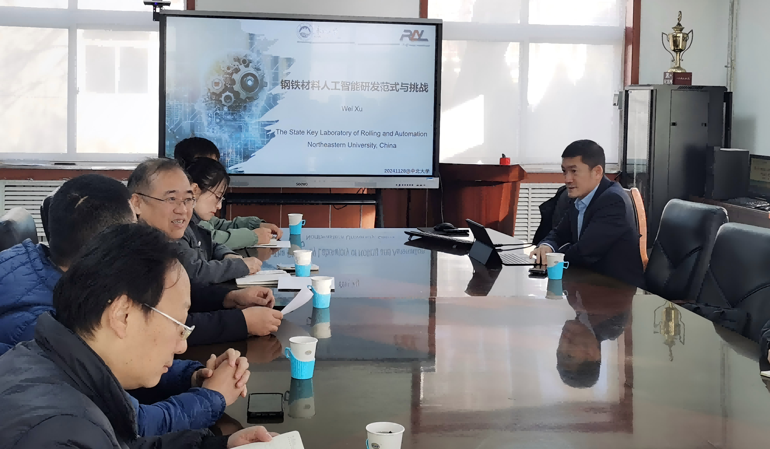 东北大学徐伟教授为我院师生做学术报告-材料科学与工程学院